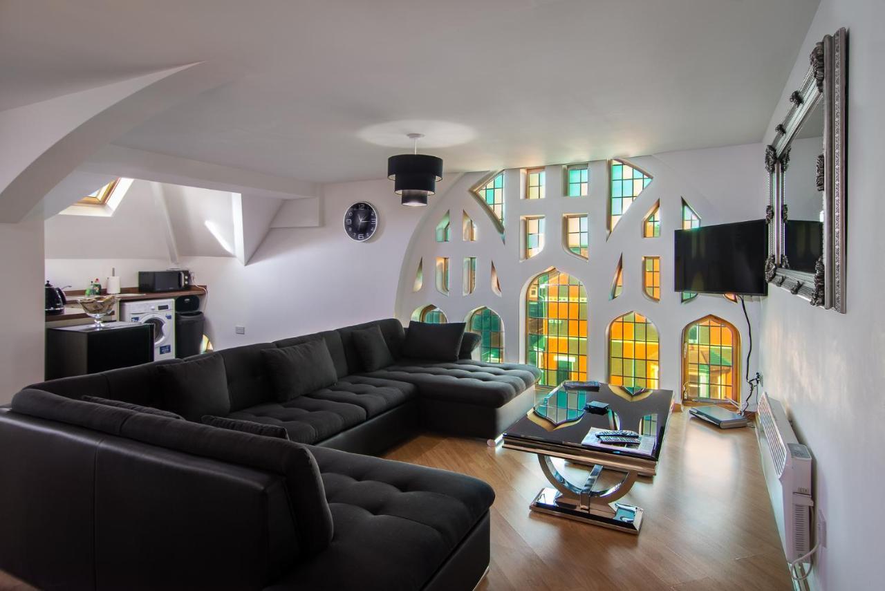 Stunning Church Conversion Close To The Tower Blackpool Kültér fotó