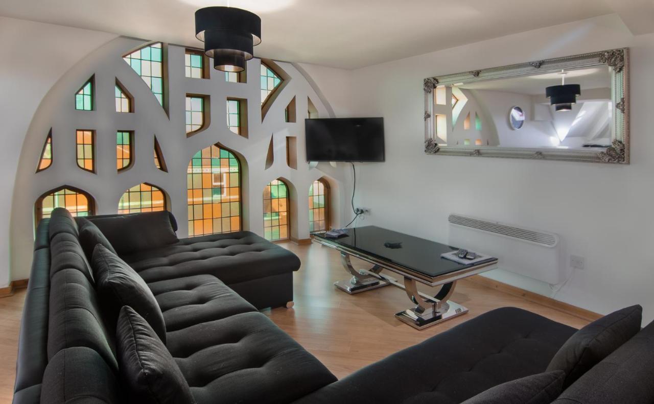 Stunning Church Conversion Close To The Tower Blackpool Kültér fotó